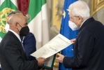 Il Presidente Sergio Mattarella consegna l'onorificenza OMRI  “motu proprio” a Carmelo Sella