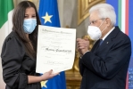 Il Presidente Sergio Mattarella consegna l'onorificenza OMRI  “motu proprio” a Marina Cianfarini