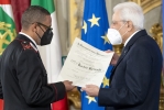 Il Presidente Sergio Mattarella consegna l'onorificenza OMRI  “motu proprio” a Rachid Berrati