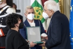 Il Presidente Sergio Mattarella consegna l'onorificenza OMRI  “motu proprio” a Valeria Parrini