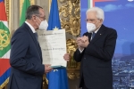 Il Presidente Sergio Mattarella consegna l'onorificenza OMRI  “motu proprio” a Aldo Andrea Di Cristofaro