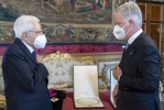 Il Presidente Sergio Mattarella e S.M. il Re Filippo dei Belgi durante lo scambio delle onorificenze