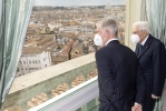 Il Presidente Sergio Mattarella e S.M. il Re Filippo dei Belgi osservano Roma dal Torrino del Quirinale