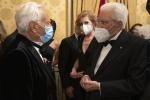 Il Presidente della Repubblica Sergio Mattarella saluta Giorgio Armani,in occasione del “Macbeth”
