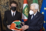 Il Presidente Sergio Mattarella riceve un casco autografato da Valentino Rossi