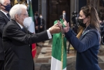 Il Presidente Sergio Mattarella consegna la Bandiera italiana all’Alfiere della squadra olimpica Sofia Goggia