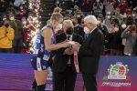 Il Presidente della Repubblica Sergio Mattarella con la capitana della squadra vincitrice della Coppa Italia di pallavolo femminile 