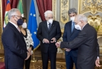 Il Presidente Sergio Mattarella con il Presidente del Senato Maria Elisabetta Alberti Casellati, il Presidente della Camera dei Deputati Roberto Fico e il Presidente f.f. della Corte Costituzionale Giuliano Amato al termine della cerimonia di giuramento del nuovo Giudice della Corte costituzionale,  Filippo Patroni Griffi