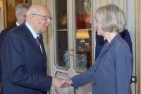 Il Presidente Giorgio Napolitano accoglie la Sig.ra Elisabeth Guigou, Presidente della Commissione Affari Esteri dell'Assemblea Nazionale francese al Quirinale