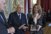 Il Presidente Giorgio Napolitano consegna il Premio "Bioeconomy Rome" 2014 a Tania Massignan