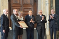 Il Presidente Giorgio Napolitano consegna il Premio speciale Balzan 2014 per l'umanità, la pace e la fratellanza tra i popoli all'Associazione francese "Vivre en famille"