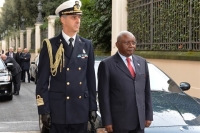 Il Presidente della Repubblica del Mozambico Sig.  Armando Guebuza durante gli onori militari al suo arrivo al Quirinale